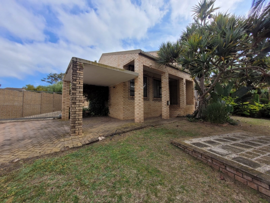 4 Bedroom Property for Sale in Wavecrest Eastern Cape